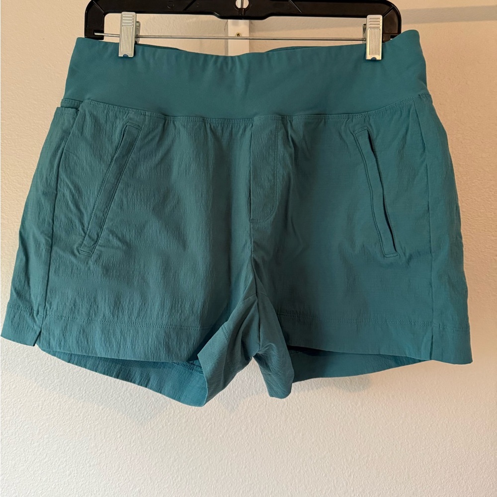 Women’s athleta Trekkie north short